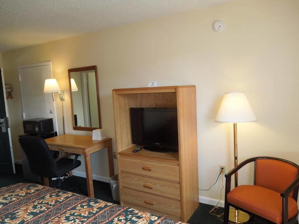 Knights Inn Bristol Levittown Eksteriør billede